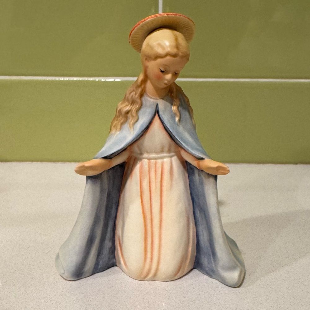 M.I. Hummel - Nativity - Mary (Includes Box)